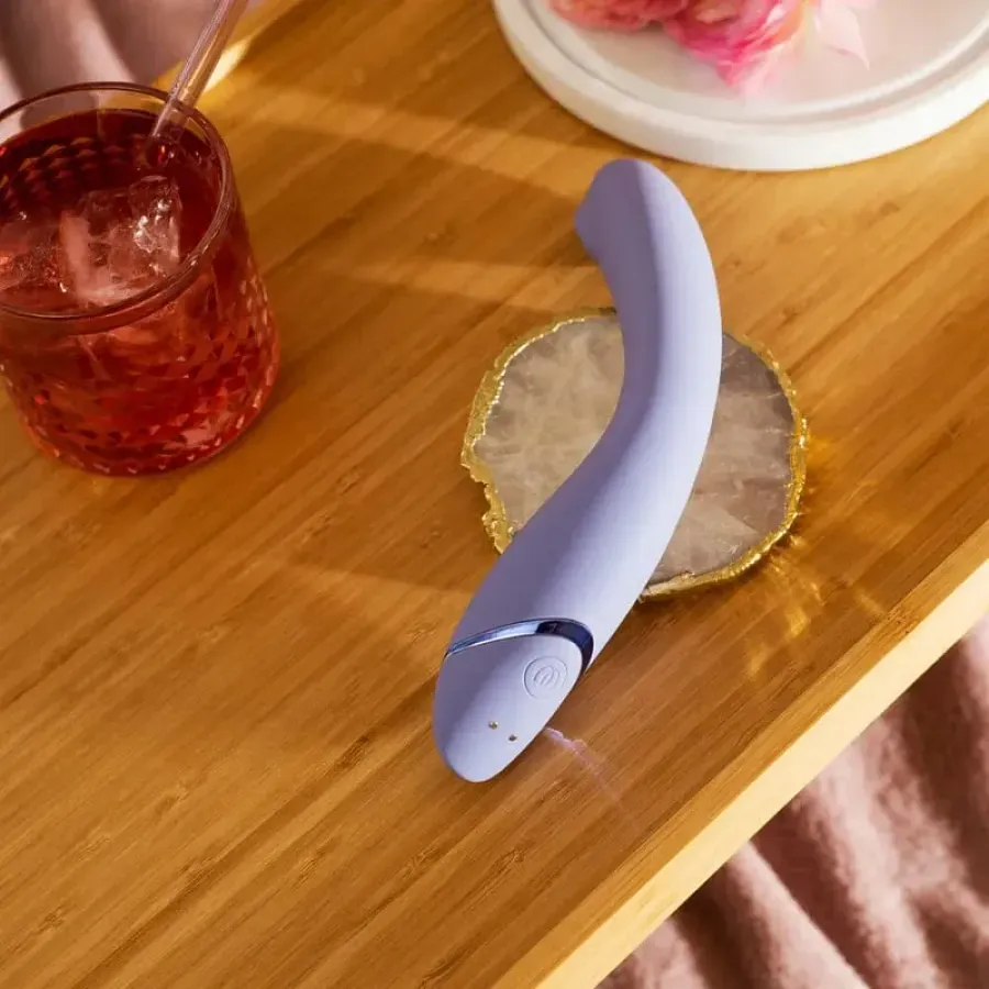 Вібратор для точки G з вакуумною стимуляцією Womanizer OG Lilac, бузковий.