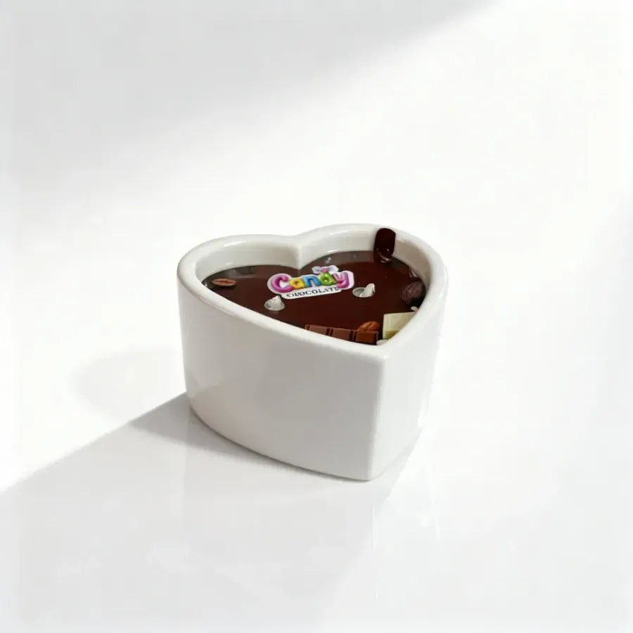 Масажна свічка Candy Chocolate з ароматом шоколаду у формі серця, 70 мл