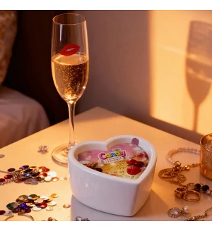 Масажна свічка Candy Cranberry Champagne з ароматом шампанського та журавлини у формі серця, 70 мл