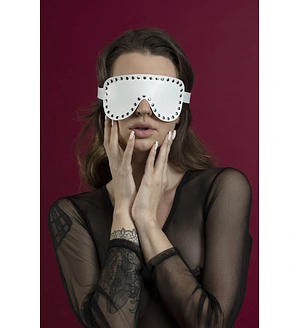 Маска на очі з заклепками Feral Feelings - Blindfold Mask, натуральна шкіра, чорна