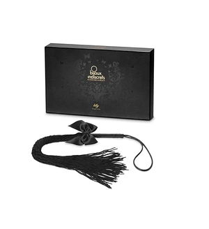 Батіг Bijoux Indiscrets - Lilly - Fringe whip прикрашений шнуром і бантиком, в подарунковій упаковці